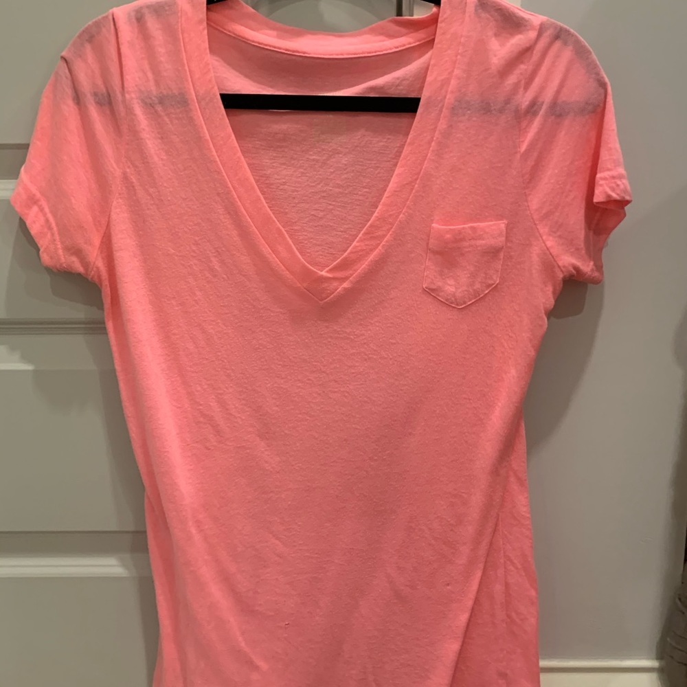 ❌SOLD❌ Pink v-neck boyfriend pocket tee